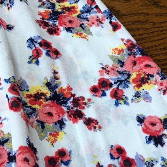 Xhilaration Flowy Floral Lace Trim Sleeveless Top - Picture 2 of 5